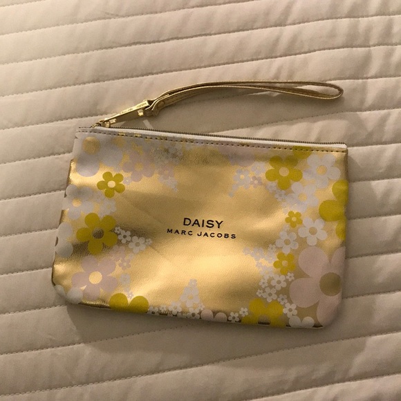 NWOT Daisy Marc Jacobs Wristlet - Picture 1 of 3
